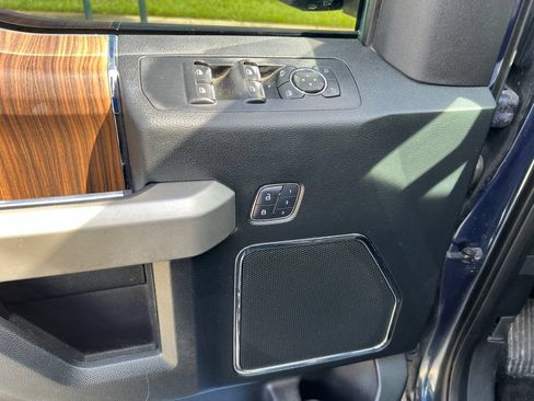 Used 2015 Ford F150 Lariat w/ Equipment Group 502A Luxury AWD/4WD image 4