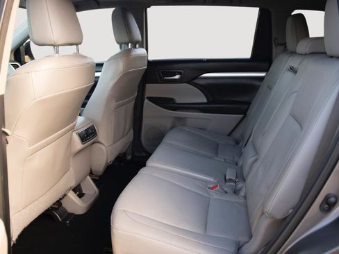 Used 2015 Toyota Highlander XLE image 15