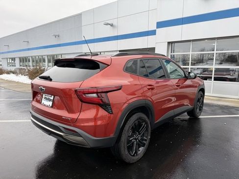 Used 2024 Chevrolet Trax ACTIV w/ Sunroof Package image 9