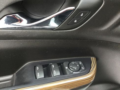 Used 2022 GMC Acadia SLE w/ Driver Convenience Package image 10