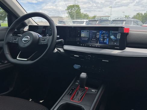 New 2026 Nissan Kicks SR w/ SR Premium Package FWD image 3