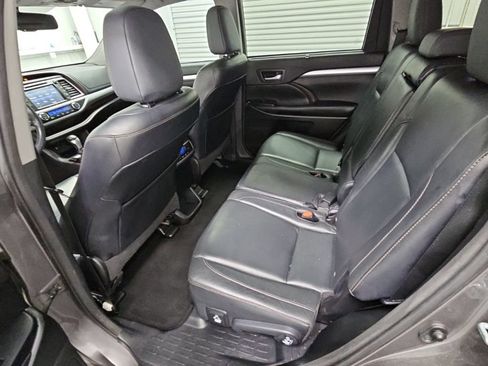 Used 2016 Toyota Highlander XLE FWD image 30