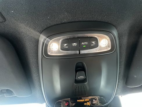 Used 2020 Volvo XC40 T5 R-Design image 7