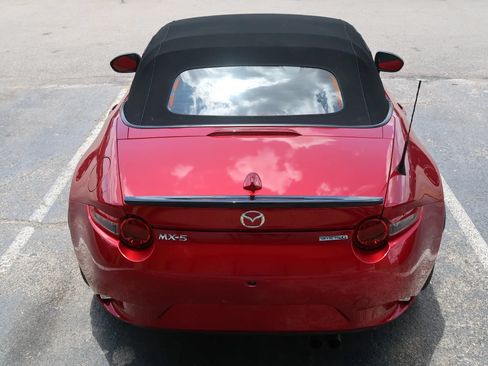 Used 2021 MAZDA MX-5 Miata Club RWD image 11