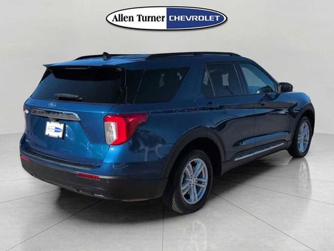 Used 2022 Ford Explorer XLT image 4