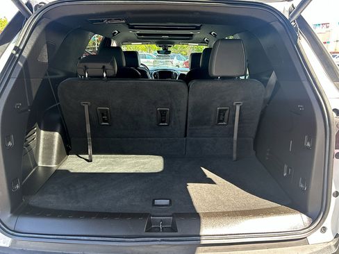 Used 2023 Chevrolet Traverse LT w/ LT Premium Package FWD image 22