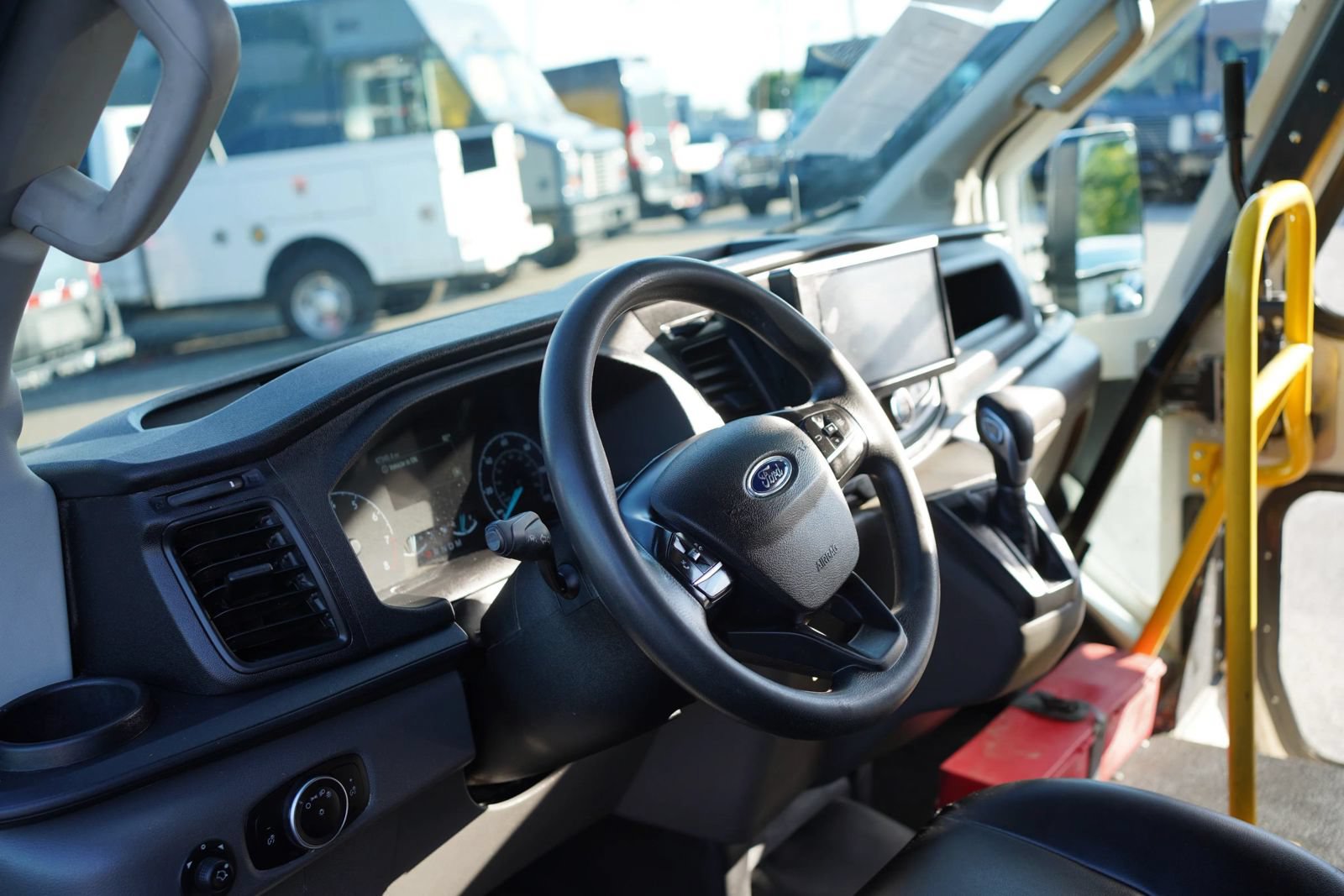 Used 2021 Ford Transit 350 DRW RWD image 5