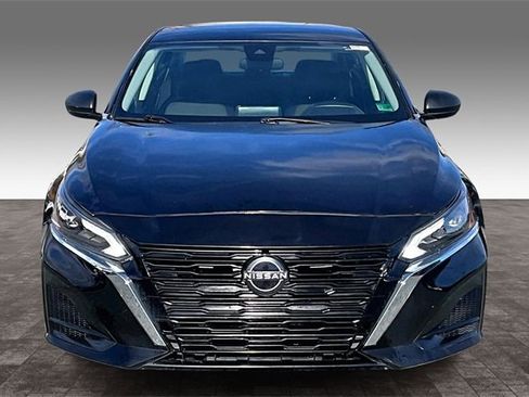 Used 2024 Nissan Altima 2.5 SV image 2