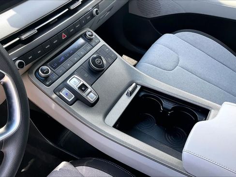 Used 2025 Hyundai Palisade SE FWD image 16