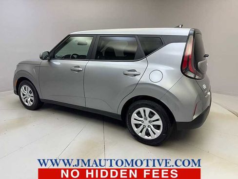 Used 2023 Kia Soul LX FWD image 3