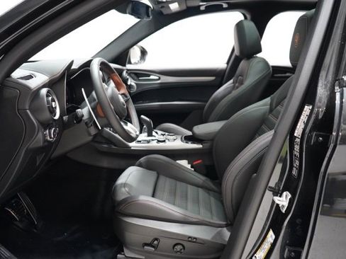 New 2025 Alfa Romeo Stelvio Sprint image 14