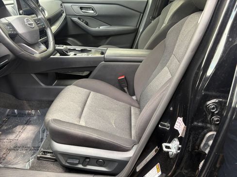 Used 2025 Nissan Rogue SV FWD image 28