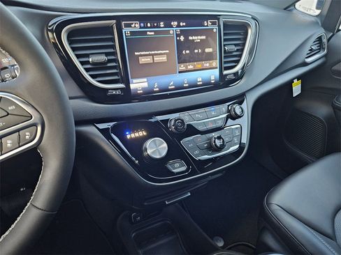 New 2026 Chrysler Voyager LX image 19