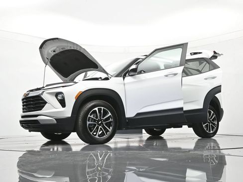 Used 2025 Chevrolet TrailBlazer LT FWD image 47