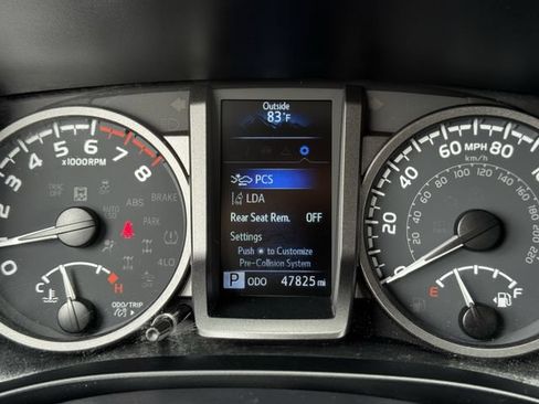 Used 2023 Toyota Tacoma TRD Off-Road w/ Technology Package AWD/4WD image 15