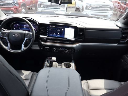 Used 2025 Chevrolet Silverado 1500 LT Trail Boss w/ Convenience Package II AWD/4WD image 16