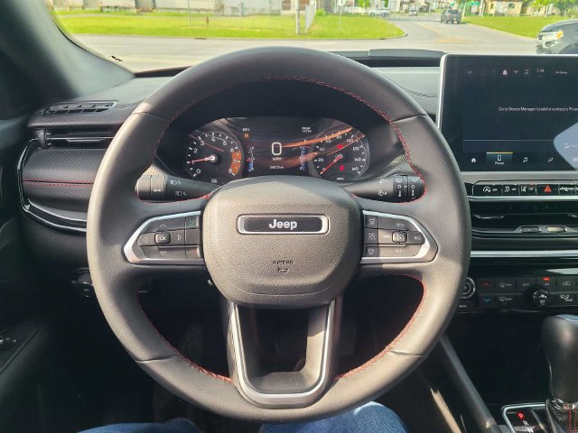 Used 2025 Jeep Compass Trailhawk AWD/4WD image 26