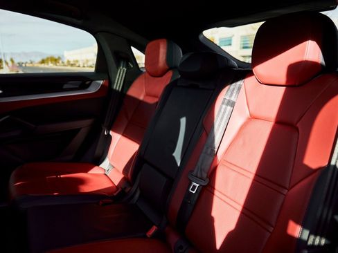 Used 2024 Porsche Cayenne Coupe image 40