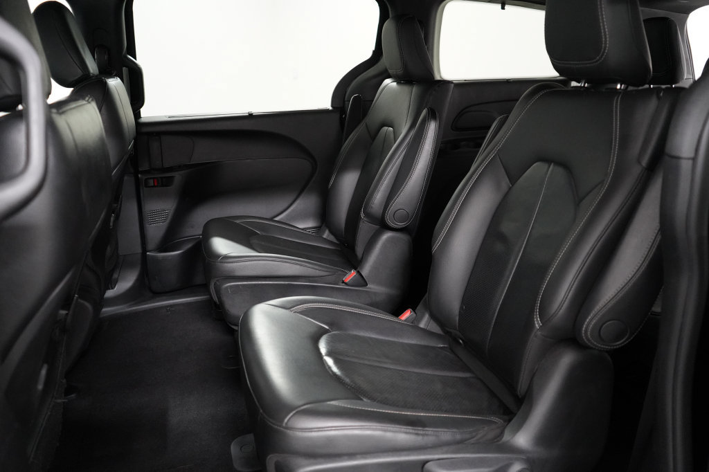 Used 2020 Chrysler Pacifica Touring-L w/ S Appearance Package FWD image 19