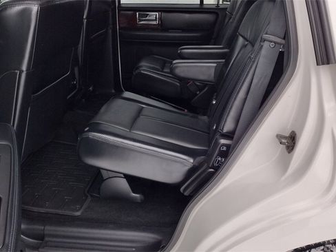 Used 2017 Lincoln Navigator Select image 22