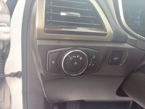 Used 2016 Ford Fusion SE w/ Equipment Group 202A FWD image 39