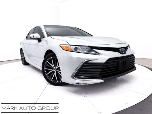 Used 2024 Toyota Camry XLE w/ Navigation Package FWD image 1
