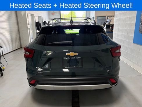 Used 2025 Chevrolet Trax LT w/ LT Convenience Package FWD image 9