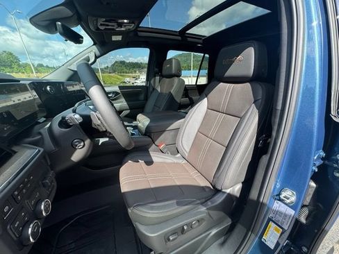 New 2026 Chevrolet Tahoe High Country w/ Sun And Tow Package AWD/4WD image 22