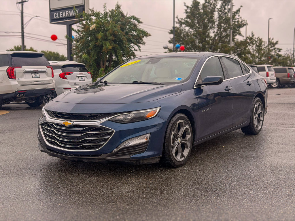 Used 2022 Chevrolet Malibu LT w/ Leather Package FWD image 3