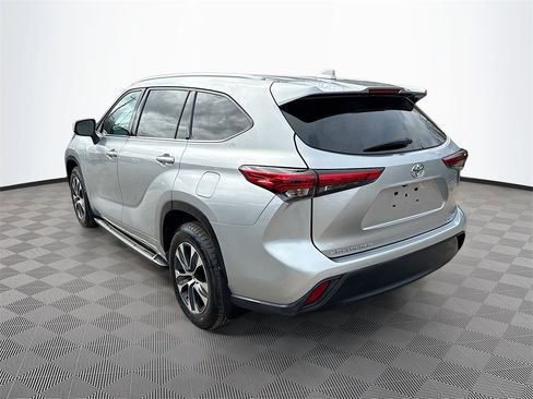 Used 2022 Toyota Highlander XLE image 8