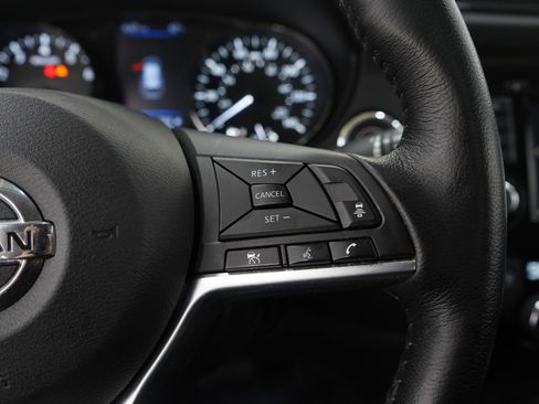 Used 2018 Nissan Rogue SV w/ Sun & Sound Touring Package image 28