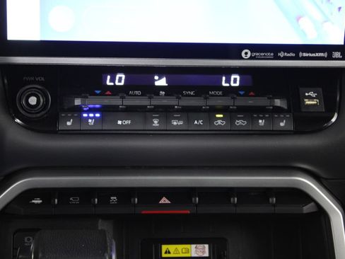 Used 2023 Toyota Tundra Platinum AWD/4WD image 19