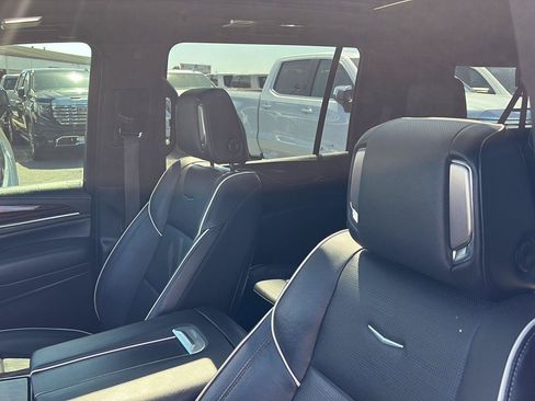 Used 2022 Cadillac Escalade ESV Premium Luxury w/ Performance Package AWD/4WD image 16