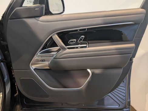 Used 2024 Land Rover Range Rover Long Wheelbase SE image 32