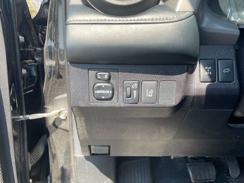 Used 2018 Toyota RAV4 XLE AWD/4WD image 11