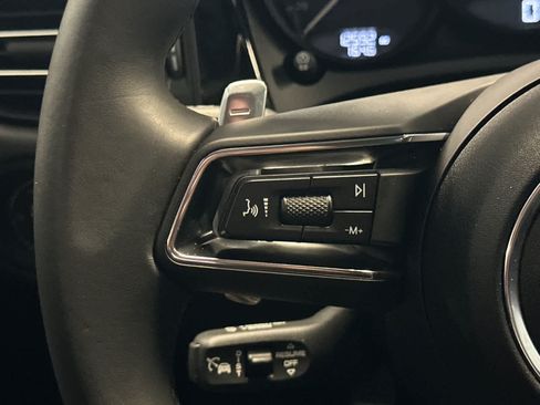 Certified 2025 Porsche Macan AWD/4WD image 26