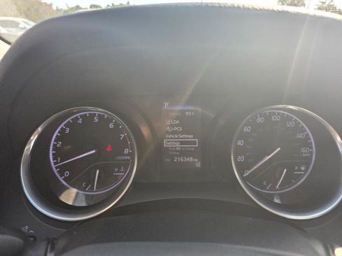 Used 2018 Toyota Camry LE image 14