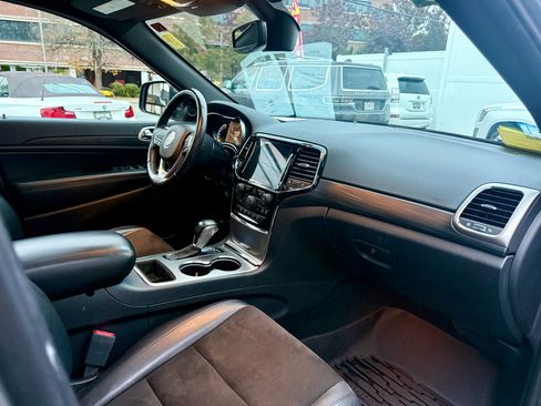 Used 2020 Jeep Grand Cherokee Altitude image 25