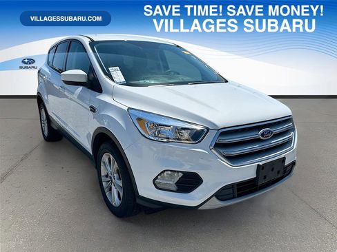 Used 2019 Ford Escape SE FWD image 1
