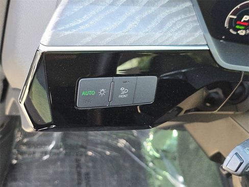 Certified 2022 Audi e-tron Premium image 29