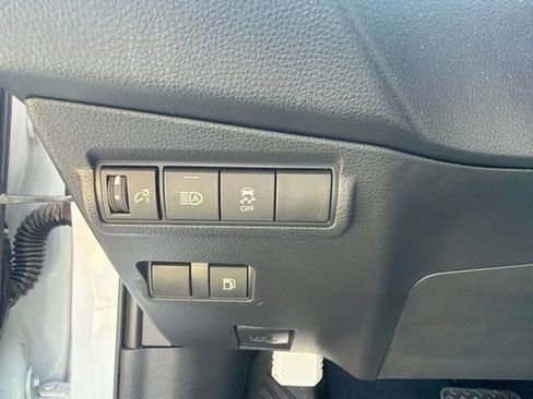 Used 2024 Toyota Corolla Cross AWD Hybrid w/ Moonroof Package image 7