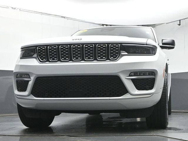 Used 2025 Jeep Grand Cherokee Summit AWD/4WD image 35