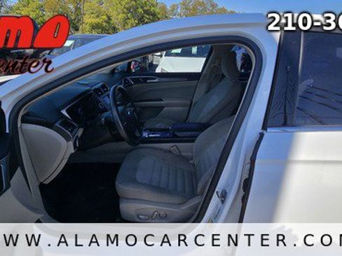 Used 2017 Ford Fusion SE image 35