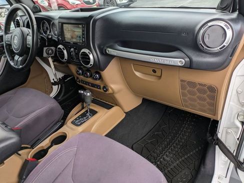 Used 2013 Jeep Wrangler Unlimited Sahara w/ Dual Top Group AWD/4WD image 26
