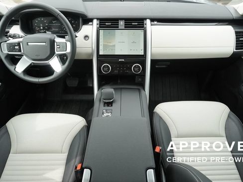 Used 2025 Land Rover Discovery S AWD/4WD image 9