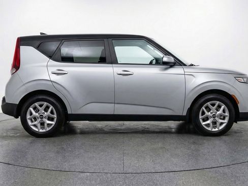 Used 2025 Kia Soul LX w/ LX Technology Package FWD image 11