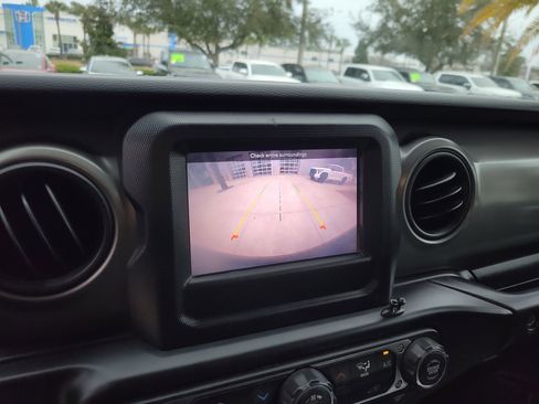 Used 2022 Jeep Wrangler Unlimited Sport image 22