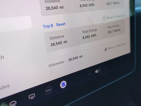 Used 2023 Tesla Model Y Long Range image 12