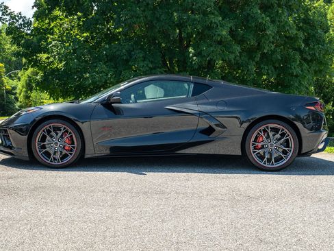 Used 2023 Chevrolet Corvette Stingray image 2