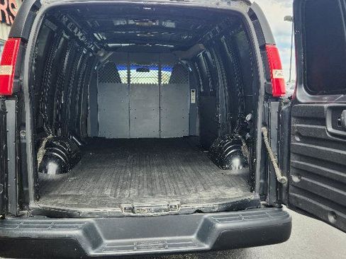 Used 2018 Chevrolet Express 2500 w/ Driver Convenience Package RWD image 8